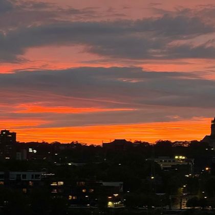 Wrap up your days with sunset hues and city views that are sure to take your breath away!☀️🌇😍 It’s all waiting for you here at Esox House✨

#EsoxHouse #Bozzuto #BozzutoLiving #SaintPaul #TwinCities #FarwellonWater